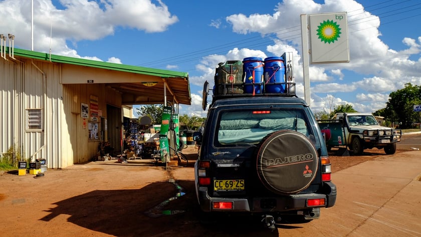 Australia, stacja benzynowa z dala od cywilizacji